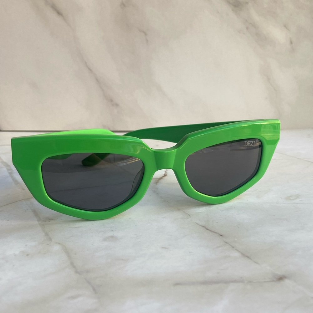 DEZI “ On Read “ Sunglasses
